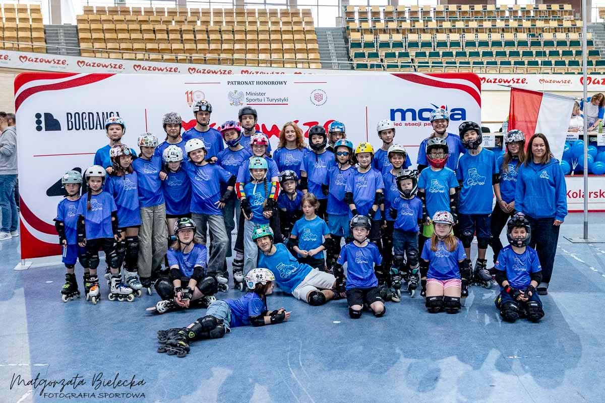 Sekcja sportowa Rollschool podczas zawodów rolkowych